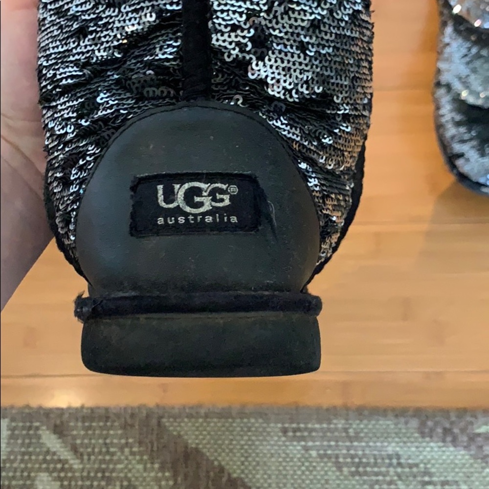 uggs - Picture 2 of 2